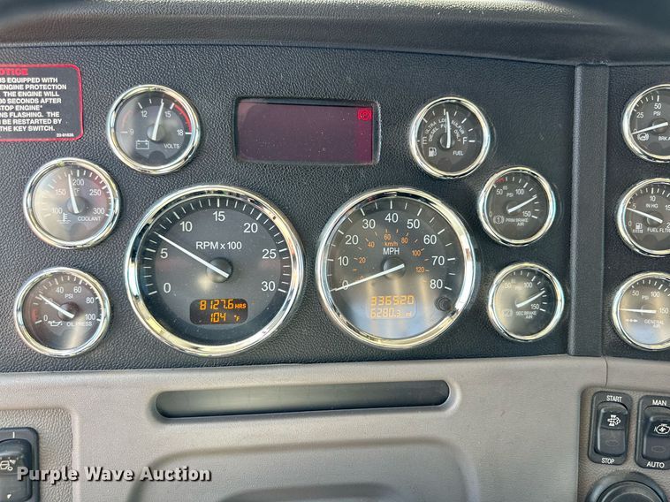 image for item KM9855 2017 Peterbilt 389  semi truck