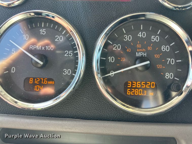 image for item KM9855 2017 Peterbilt 389  semi truck