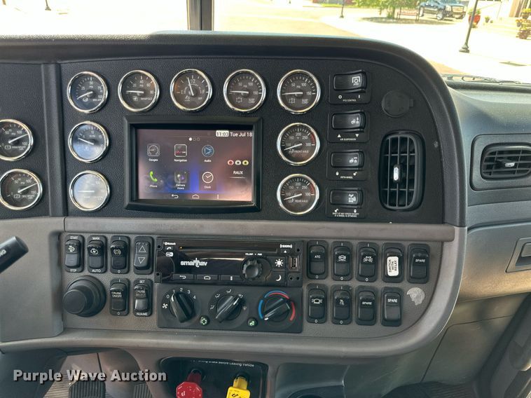 image for item KM9855 2017 Peterbilt 389  semi truck