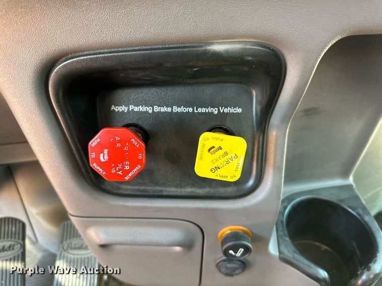 image for item KM9855 2017 Peterbilt 389  semi truck