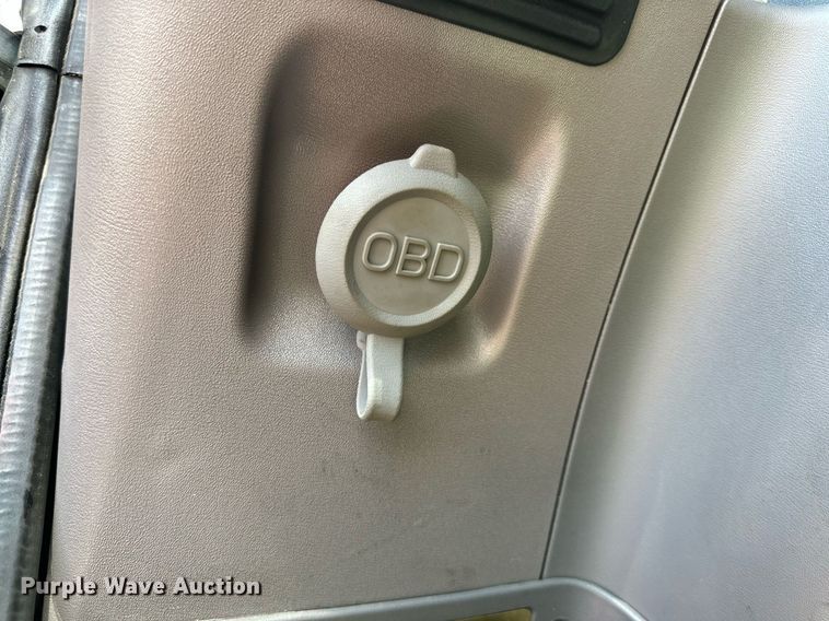 image for item KM9855 2017 Peterbilt 389  semi truck