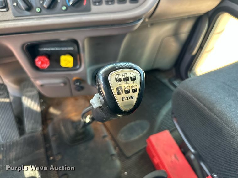 image for item KM9855 2017 Peterbilt 389  semi truck