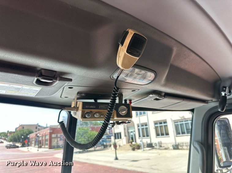 image for item KM9855 2017 Peterbilt 389  semi truck