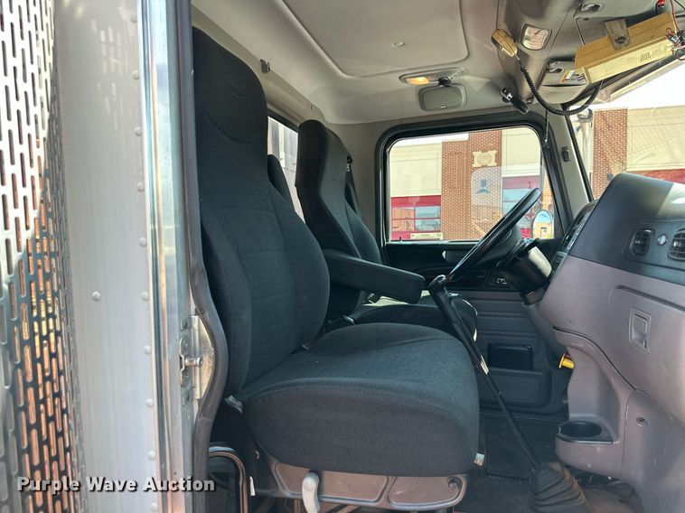 image for item KM9855 2017 Peterbilt 389  semi truck