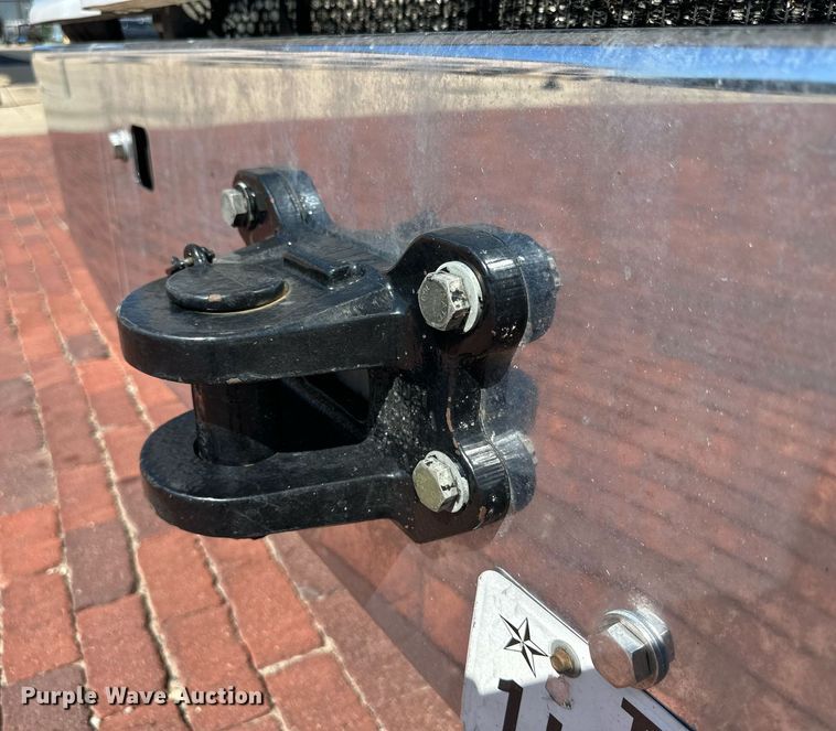 image for item KM9855 2017 Peterbilt 389  semi truck