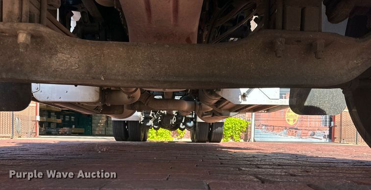 image for item KM9855 2017 Peterbilt 389  semi truck