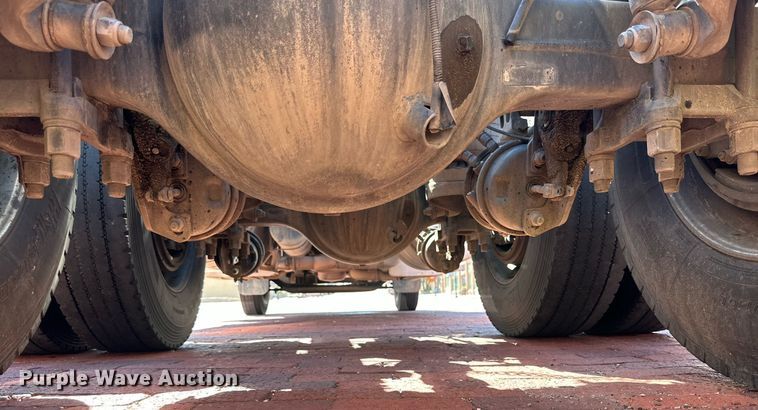 image for item KM9855 2017 Peterbilt 389  semi truck