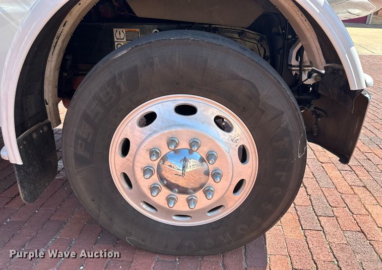 image for item KM9855 2017 Peterbilt 389  semi truck