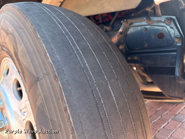 image for item KM9855 2017 Peterbilt 389  semi truck