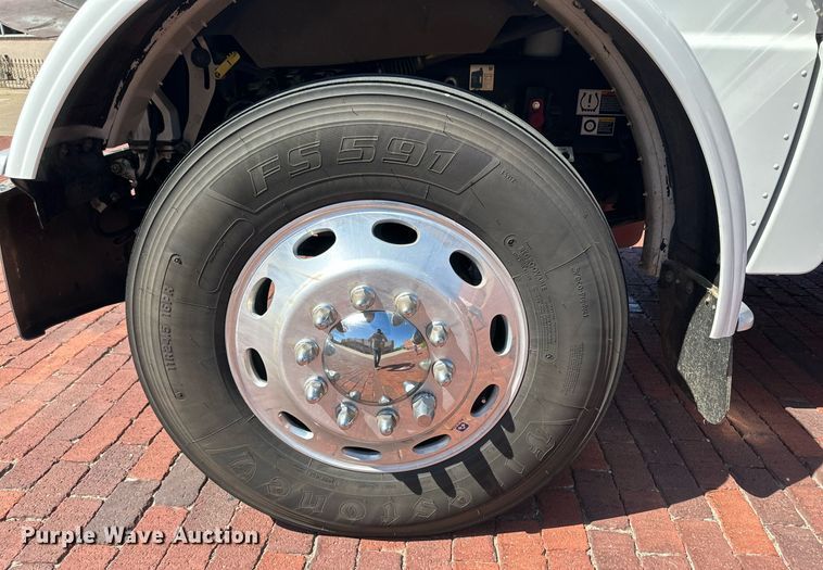 image for item KM9855 2017 Peterbilt 389  semi truck