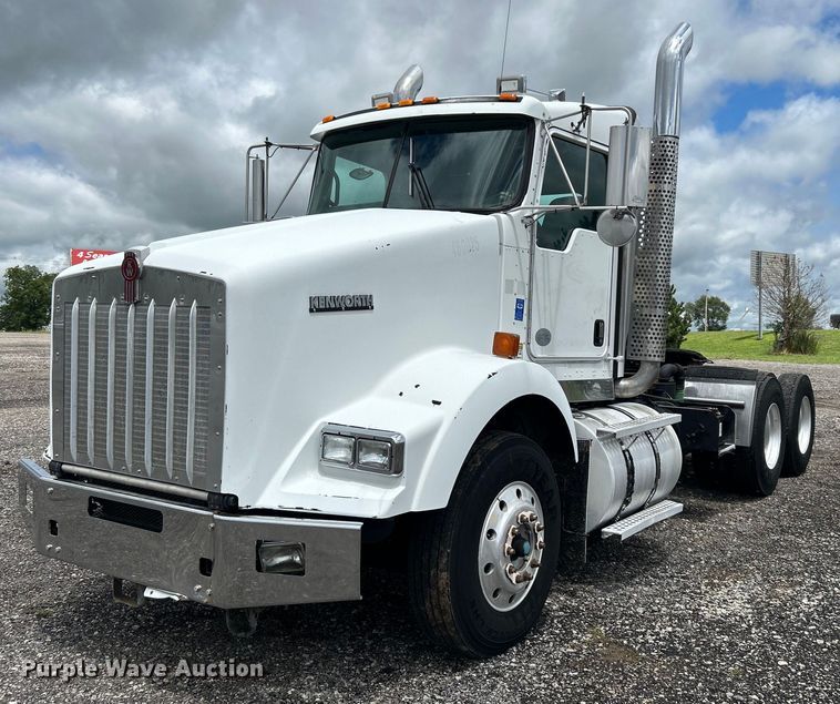 image for item KW9139 2010 Kenworth T800  semi truck