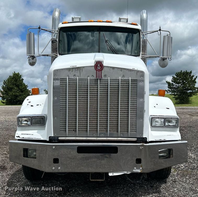 image for item KW9139 2010 Kenworth T800  semi truck