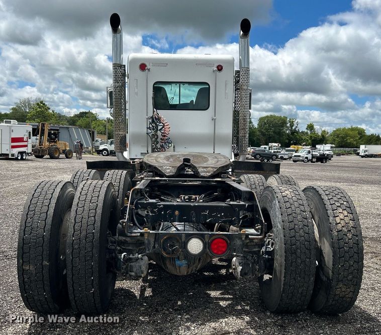 image for item KW9139 2010 Kenworth T800  semi truck