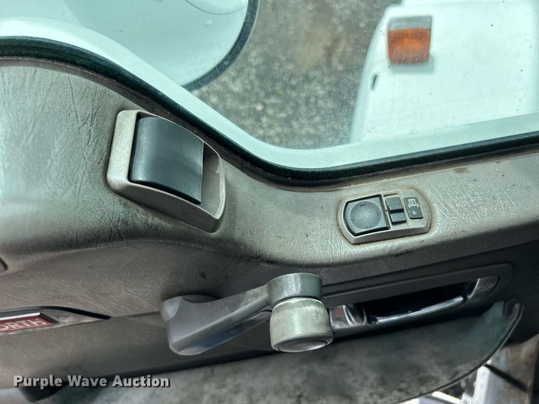 image for item KW9139 2010 Kenworth T800  semi truck