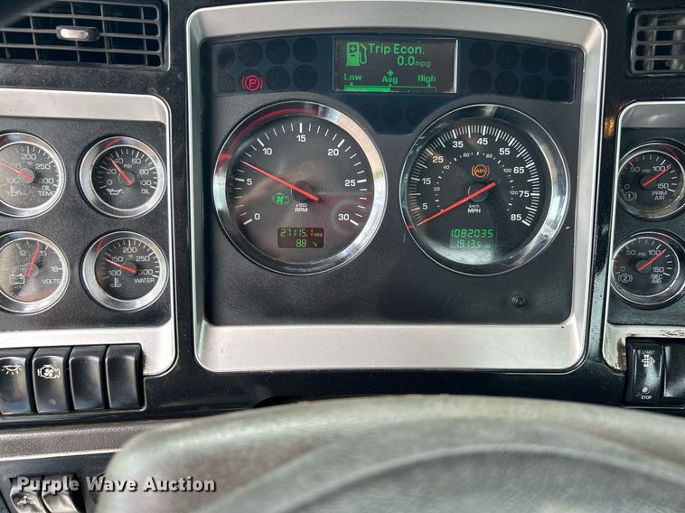 image for item KW9139 2010 Kenworth T800  semi truck