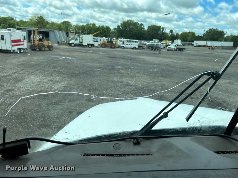 image for item KW9139 2010 Kenworth T800  semi truck