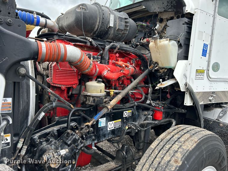 image for item KW9139 2010 Kenworth T800  semi truck