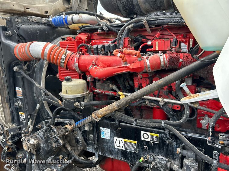 image for item KW9139 2010 Kenworth T800  semi truck