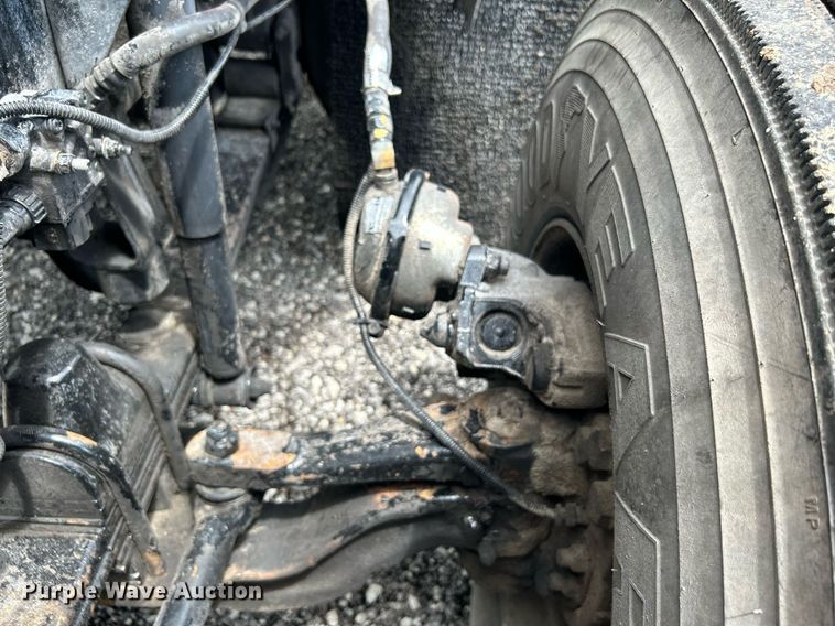 image for item KW9139 2010 Kenworth T800  semi truck