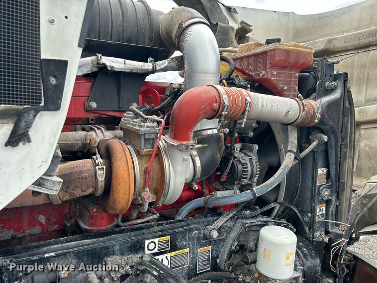 image for item KW9139 2010 Kenworth T800  semi truck