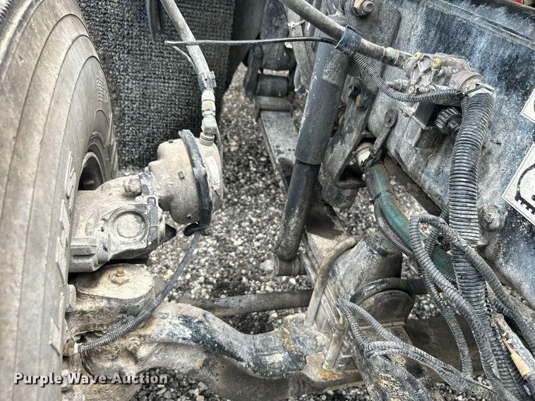 image for item KW9139 2010 Kenworth T800  semi truck