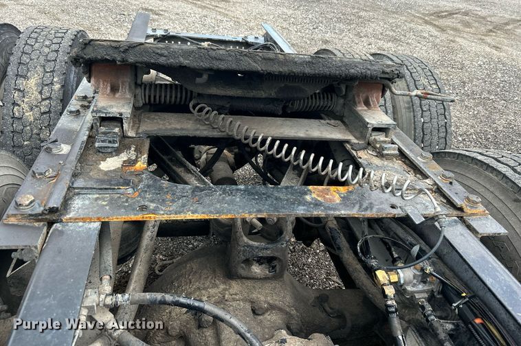 image for item KW9139 2010 Kenworth T800  semi truck