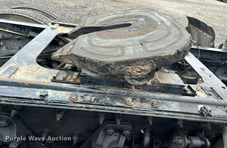 image for item KW9139 2010 Kenworth T800  semi truck