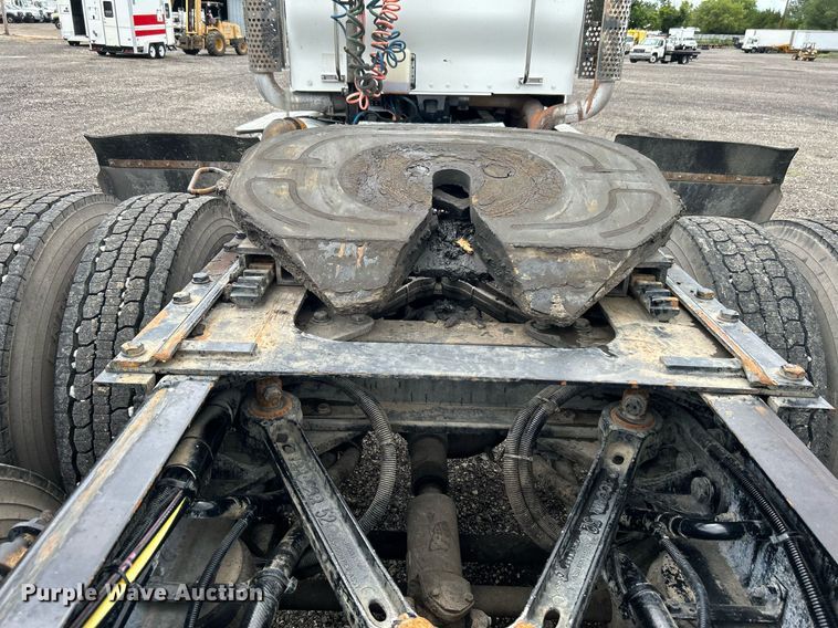 image for item KW9139 2010 Kenworth T800  semi truck