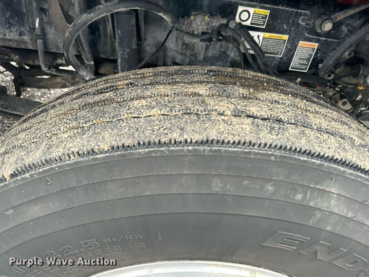 image for item KW9139 2010 Kenworth T800  semi truck