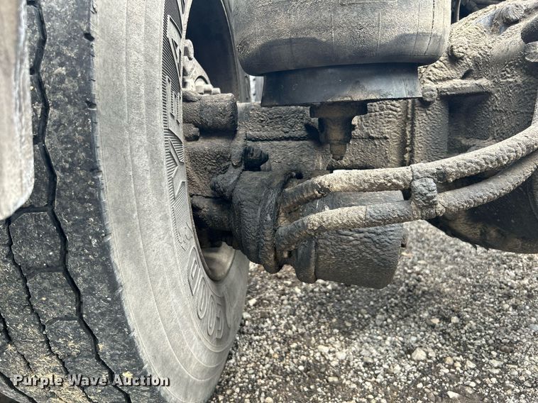 image for item KW9139 2010 Kenworth T800  semi truck