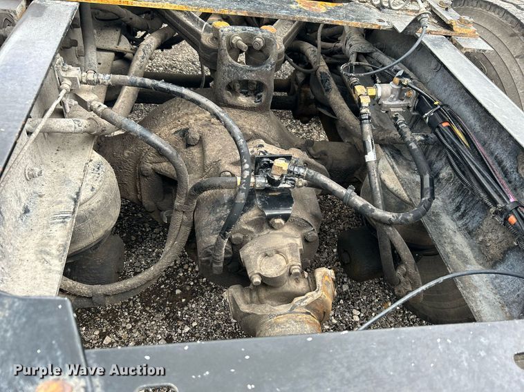 image for item KW9139 2010 Kenworth T800  semi truck