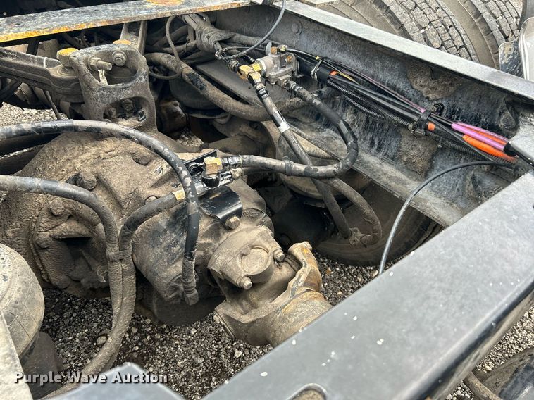 image for item KW9139 2010 Kenworth T800  semi truck