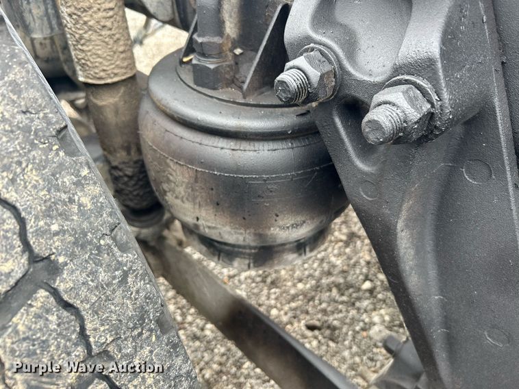 image for item KW9139 2010 Kenworth T800  semi truck