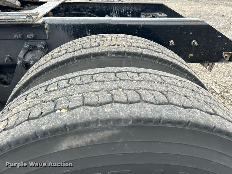 image for item KW9139 2010 Kenworth T800  semi truck