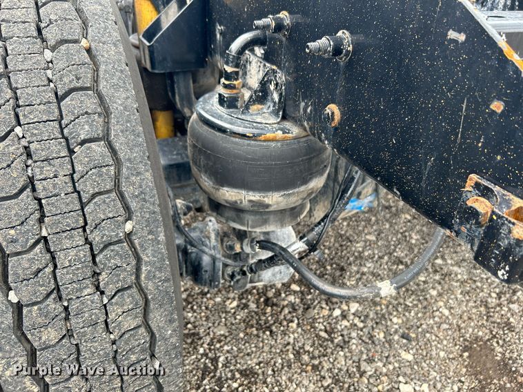 image for item KW9139 2010 Kenworth T800  semi truck