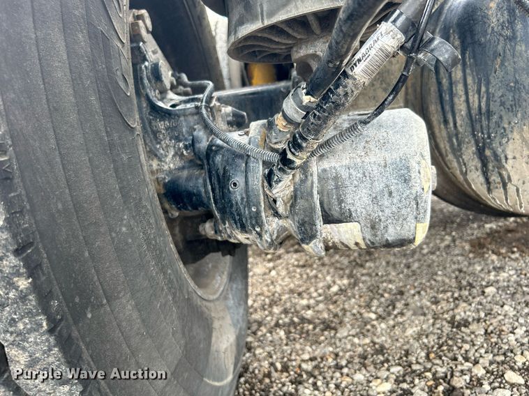 image for item KW9139 2010 Kenworth T800  semi truck