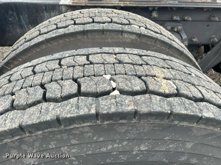 image for item KW9139 2010 Kenworth T800  semi truck