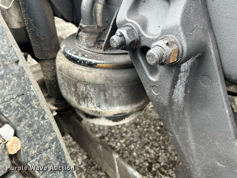 image for item KW9139 2010 Kenworth T800  semi truck