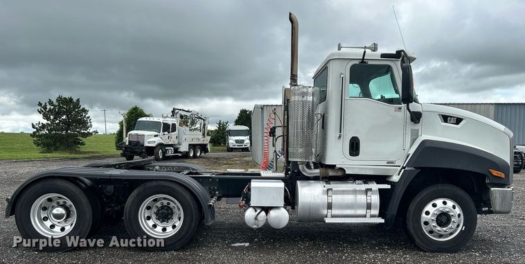 image for item KW9144 2015 Caterpillar CT660  semi truck