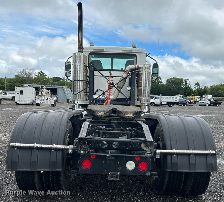 image for item KW9144 2015 Caterpillar CT660  semi truck