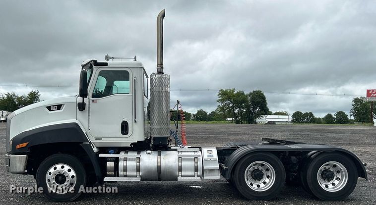 image for item KW9144 2015 Caterpillar CT660  semi truck