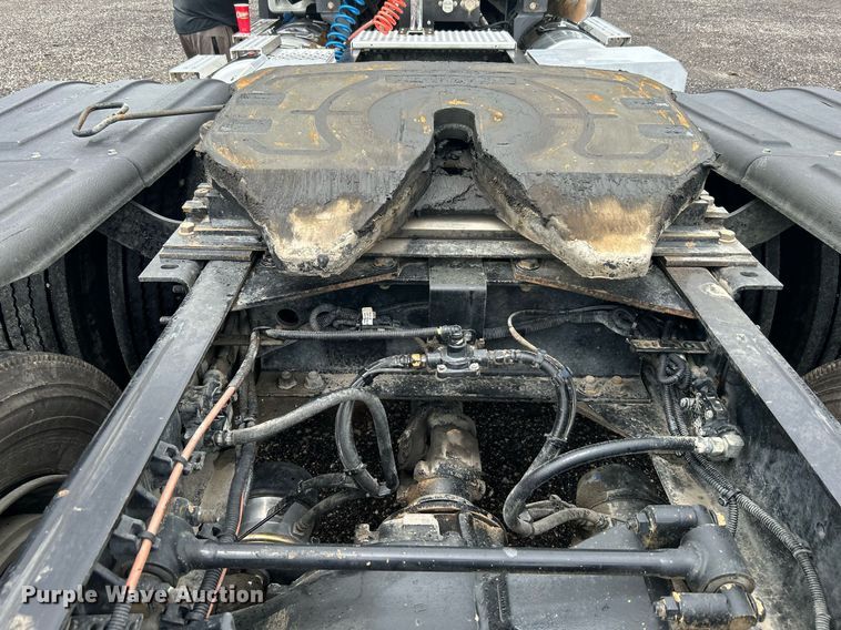 image for item KW9144 2015 Caterpillar CT660  semi truck