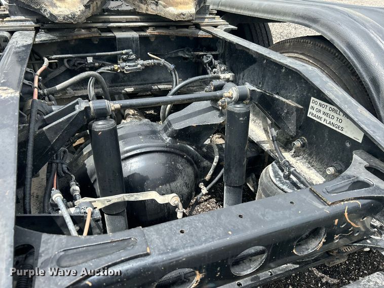 image for item KW9144 2015 Caterpillar CT660  semi truck