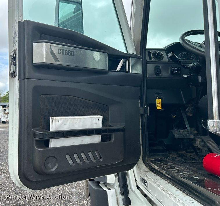 image for item KW9144 2015 Caterpillar CT660  semi truck