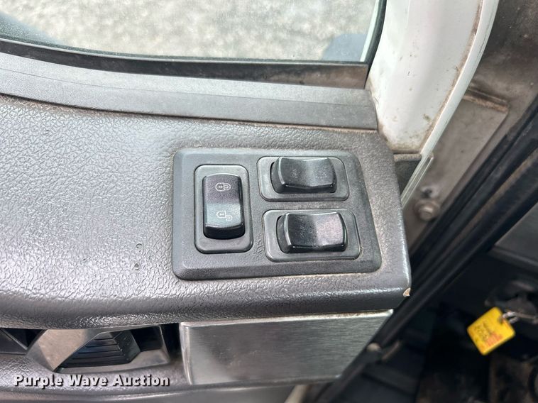 image for item KW9144 2015 Caterpillar CT660  semi truck