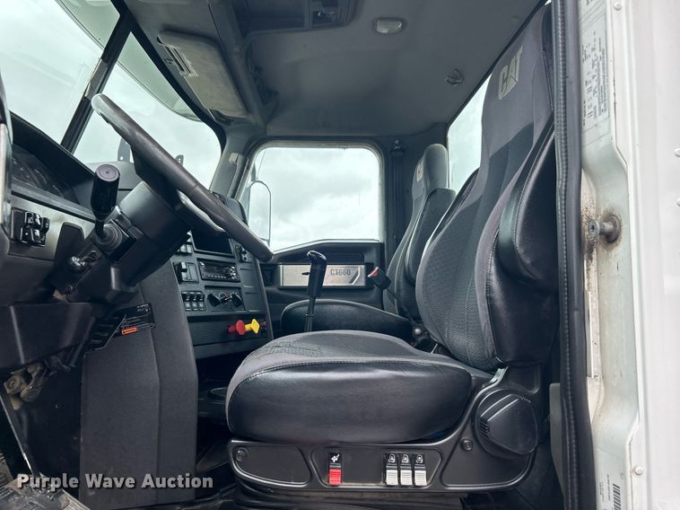 image for item KW9144 2015 Caterpillar CT660  semi truck