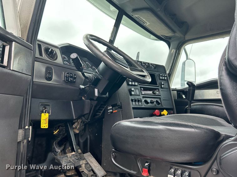 image for item KW9144 2015 Caterpillar CT660  semi truck