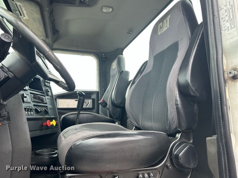 image for item KW9144 2015 Caterpillar CT660  semi truck