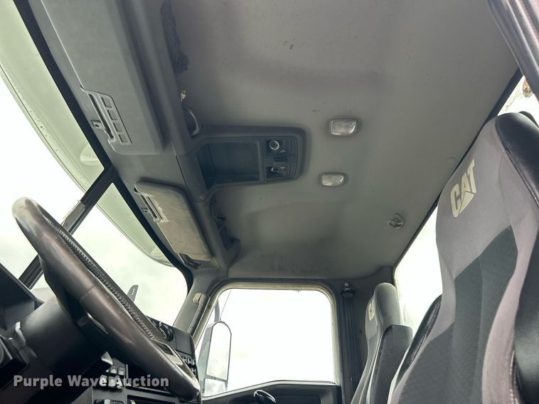 image for item KW9144 2015 Caterpillar CT660  semi truck