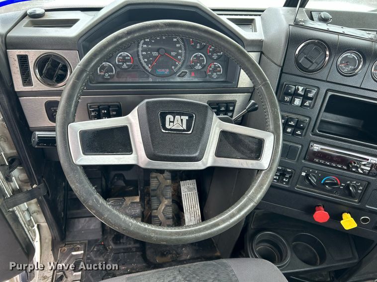 image for item KW9144 2015 Caterpillar CT660  semi truck